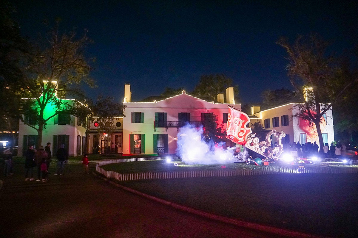 Bayou Bend mansion decorated for Christmas