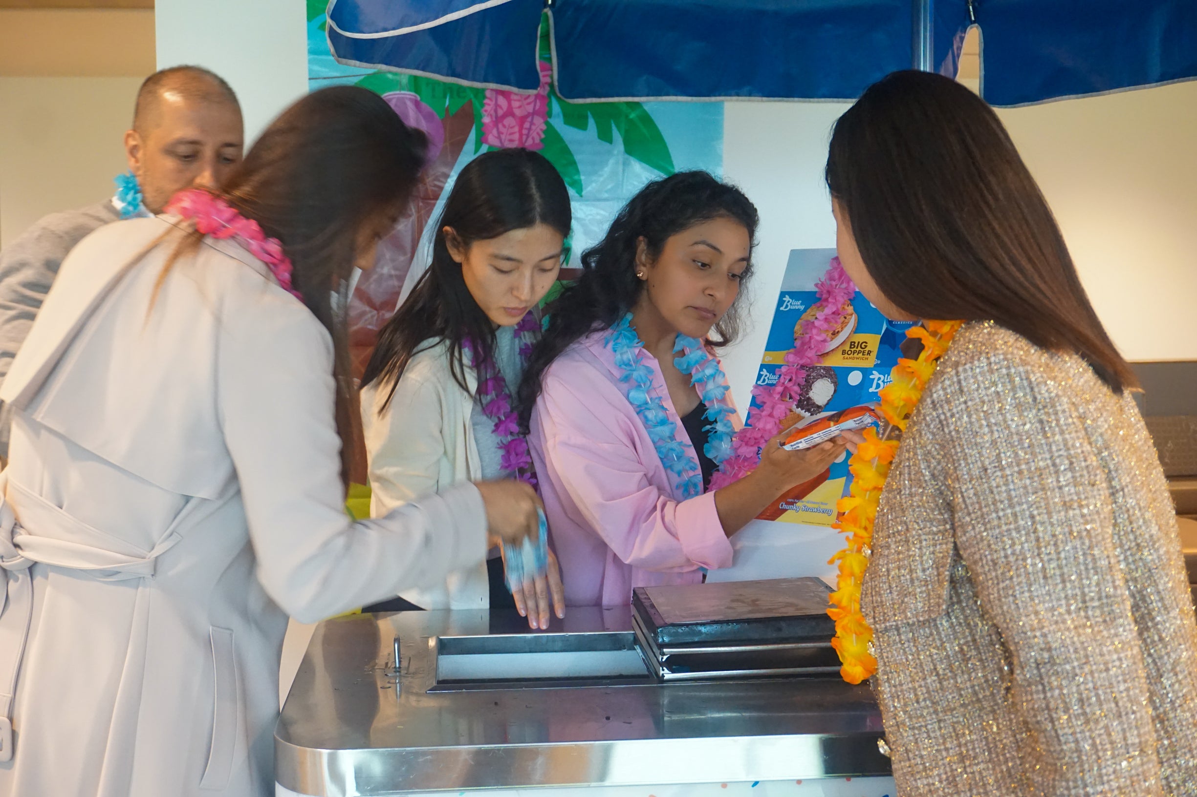 students choosing ice cream