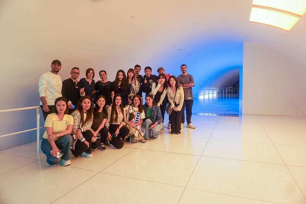 students in Houston museum of fine arts