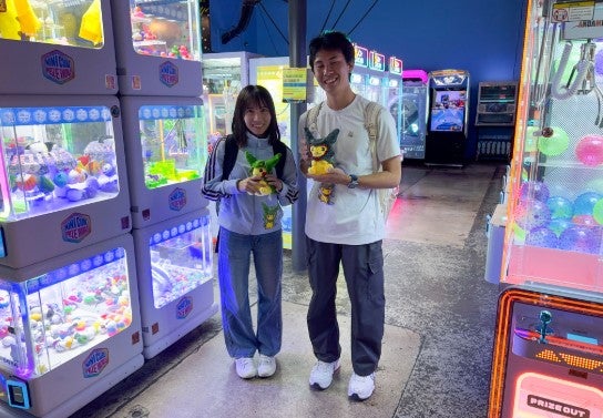 college students pose with arcade prizes